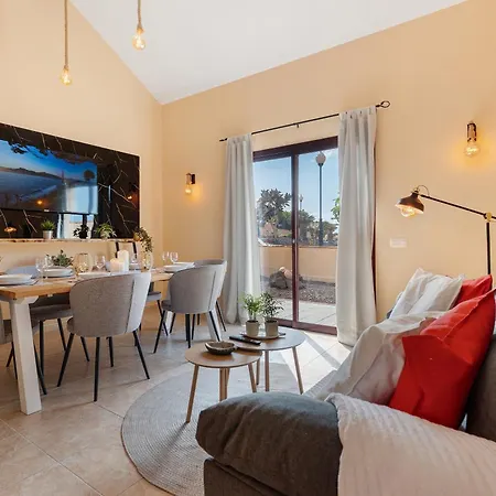 بيت للعطل Te Mahana Nei House كوستا كالما